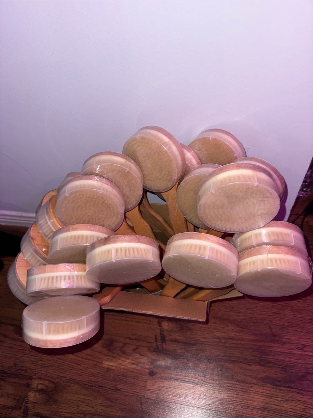 Christmas Stocking Stuffers Wooden Long-Handle Dry Body Brushes in Natural/Tan